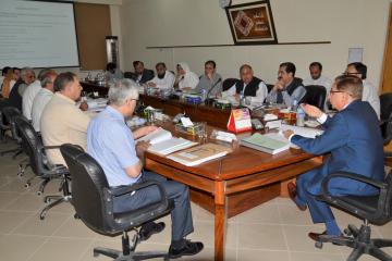 02-VC KMU Prof. Dr. Arshad Javiad Chairing 28th Meeting of the Syndicate (Custom)1526627720.JPG