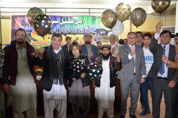 04.Former World Squash Champion Qamar Zaman and VC KMU Prof Dr Arshad Javed along with others during Inaugural Ceremony of KMU 3rd Sports Gala 2017 (Custom)1513065080.JPG